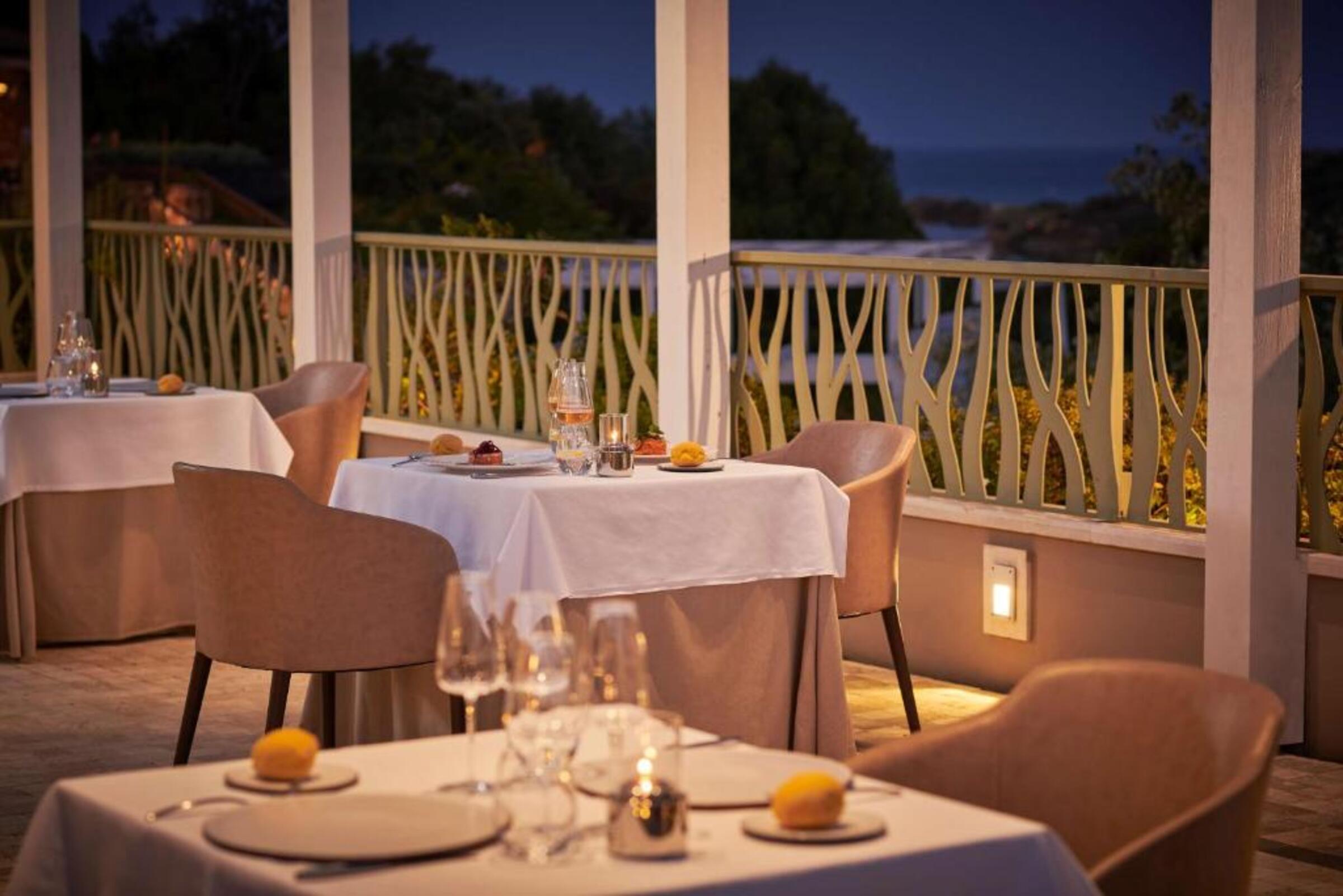 Restaurantterras buiten — Hotel Village