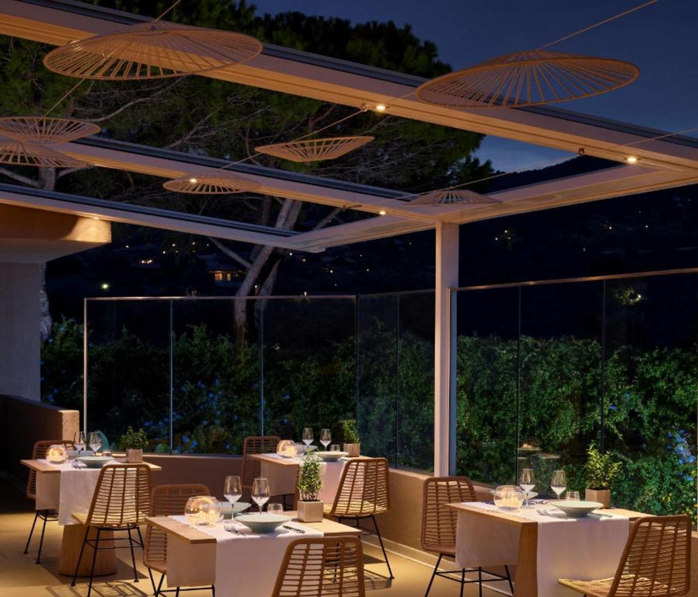 Restaurantterras buiten — Hotel Village