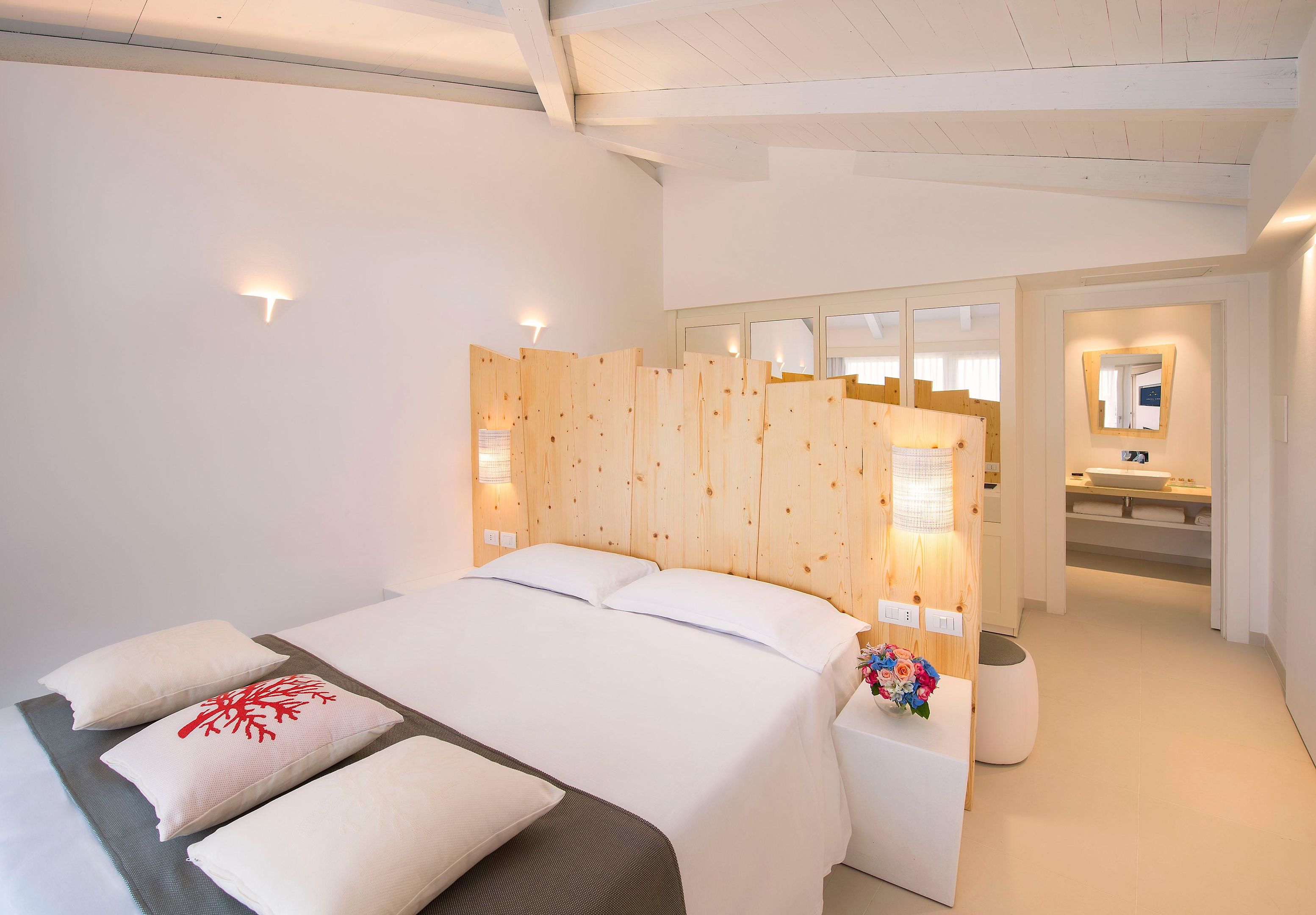 Baia Di Chia Resort Sardinia, Curio Collection by Hilton foto 9