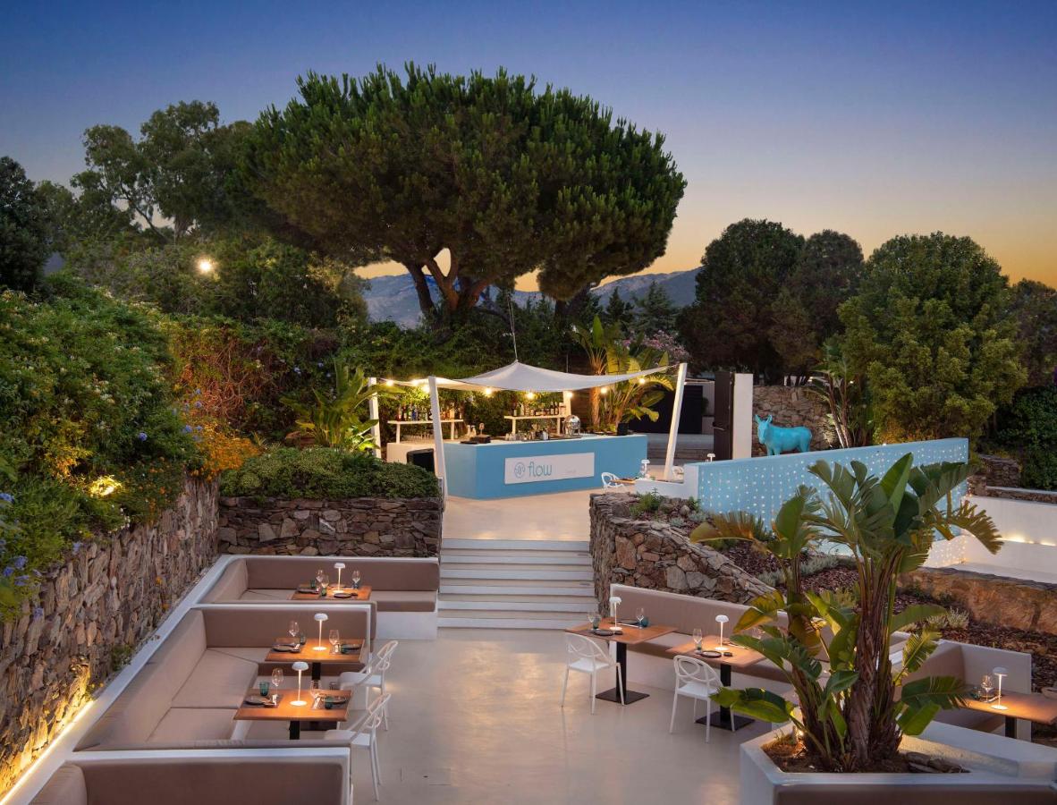 Baia Di Chia Resort Sardinia, Curio Collection by Hilton foto 2