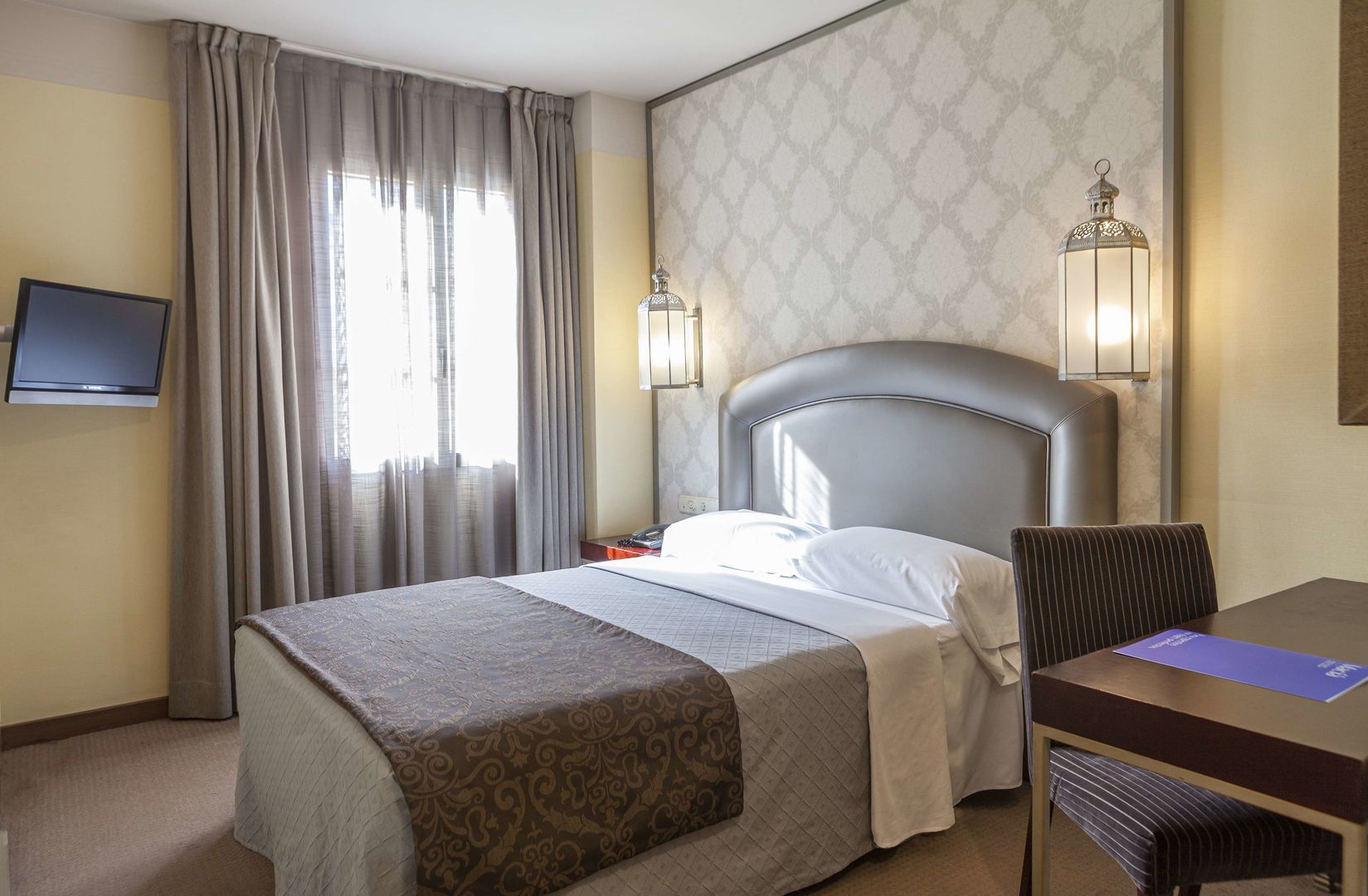 Hotel Macià Alfaros image 1