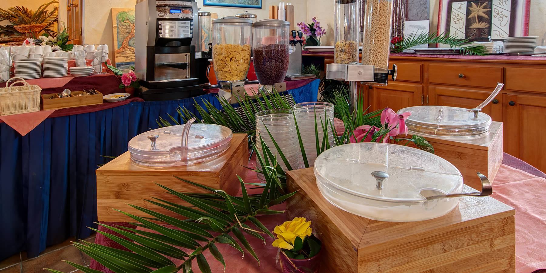 Restaurant met gedekte tafels — La Conchiglia