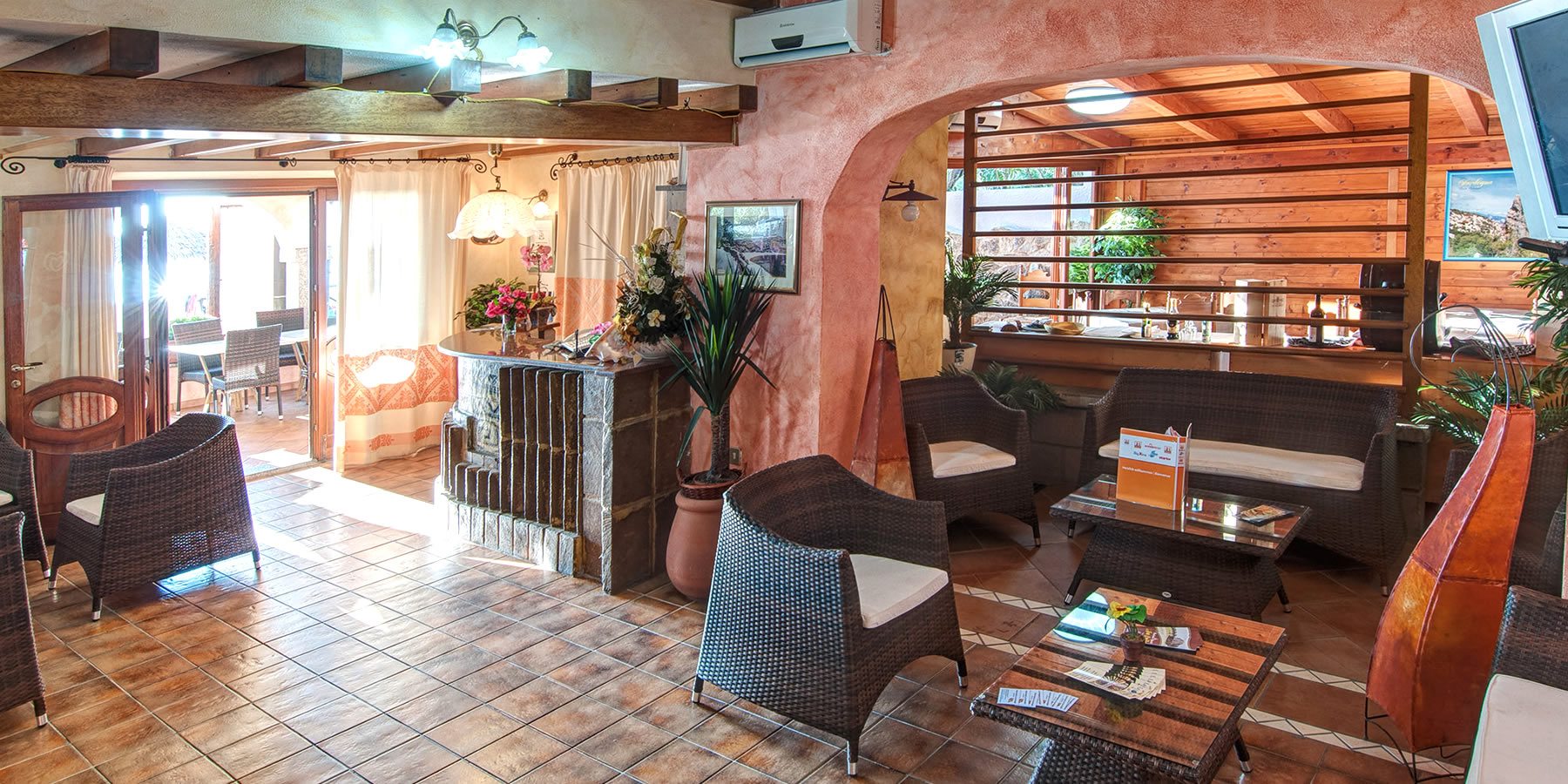 Restaurant met gedekte tafels — La Conchiglia