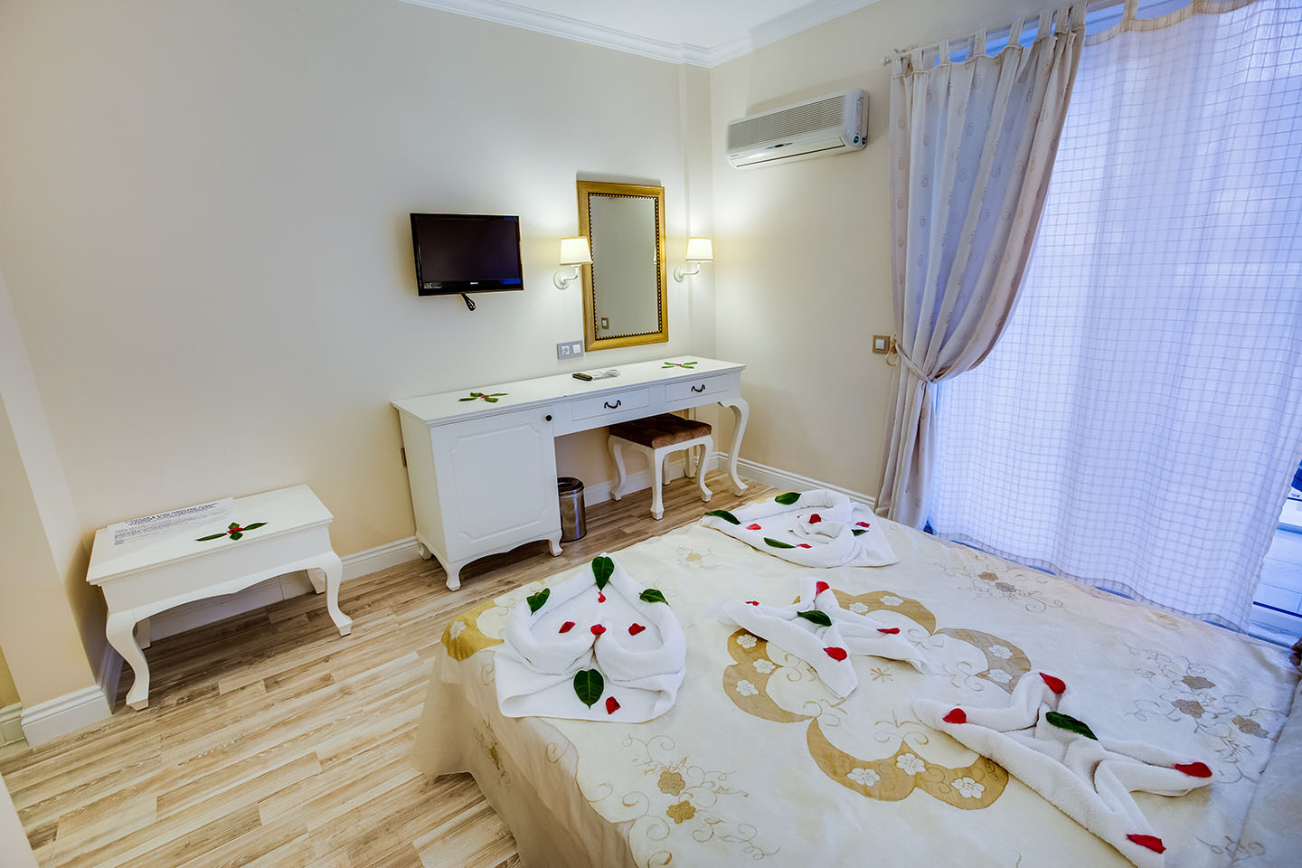 The Pinehill Hotel & Suites image 1