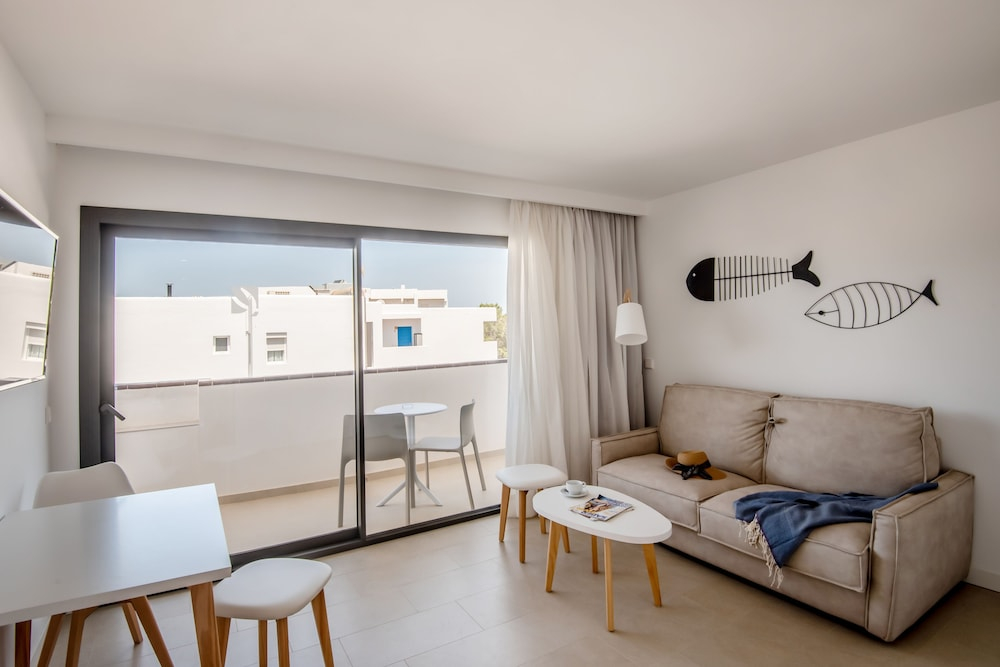 Apartamentos Es Pujols image 3