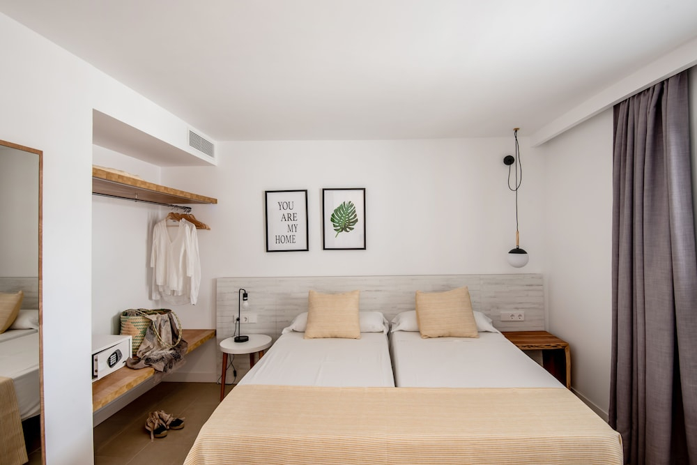 Apartamentos Es Pujols image 1