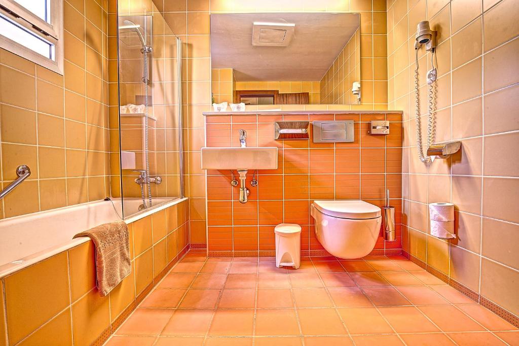 SBH Monica Beach Resort image 3