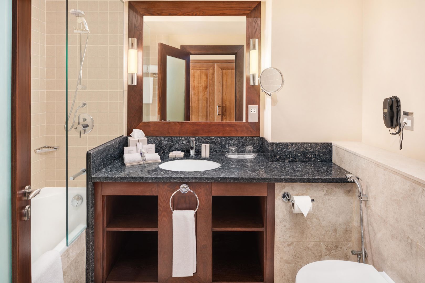 JA Ocean View Hotel image 3