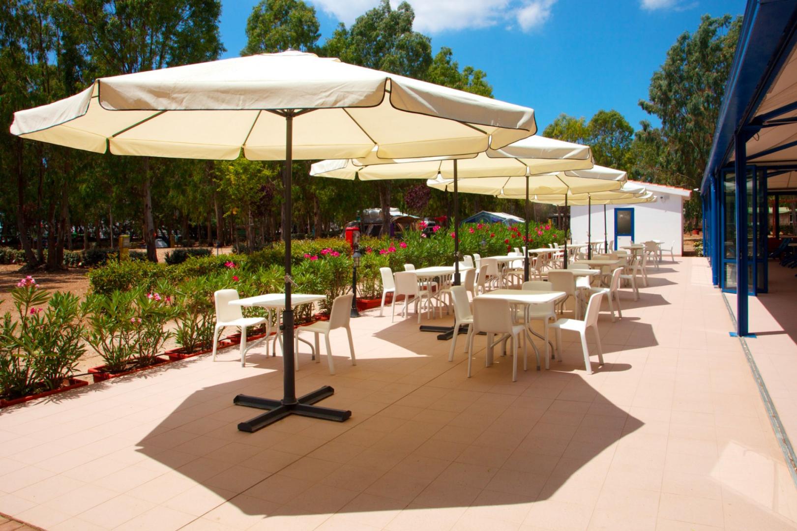 Restaurantterras buiten — Camping Village Laguna Blu