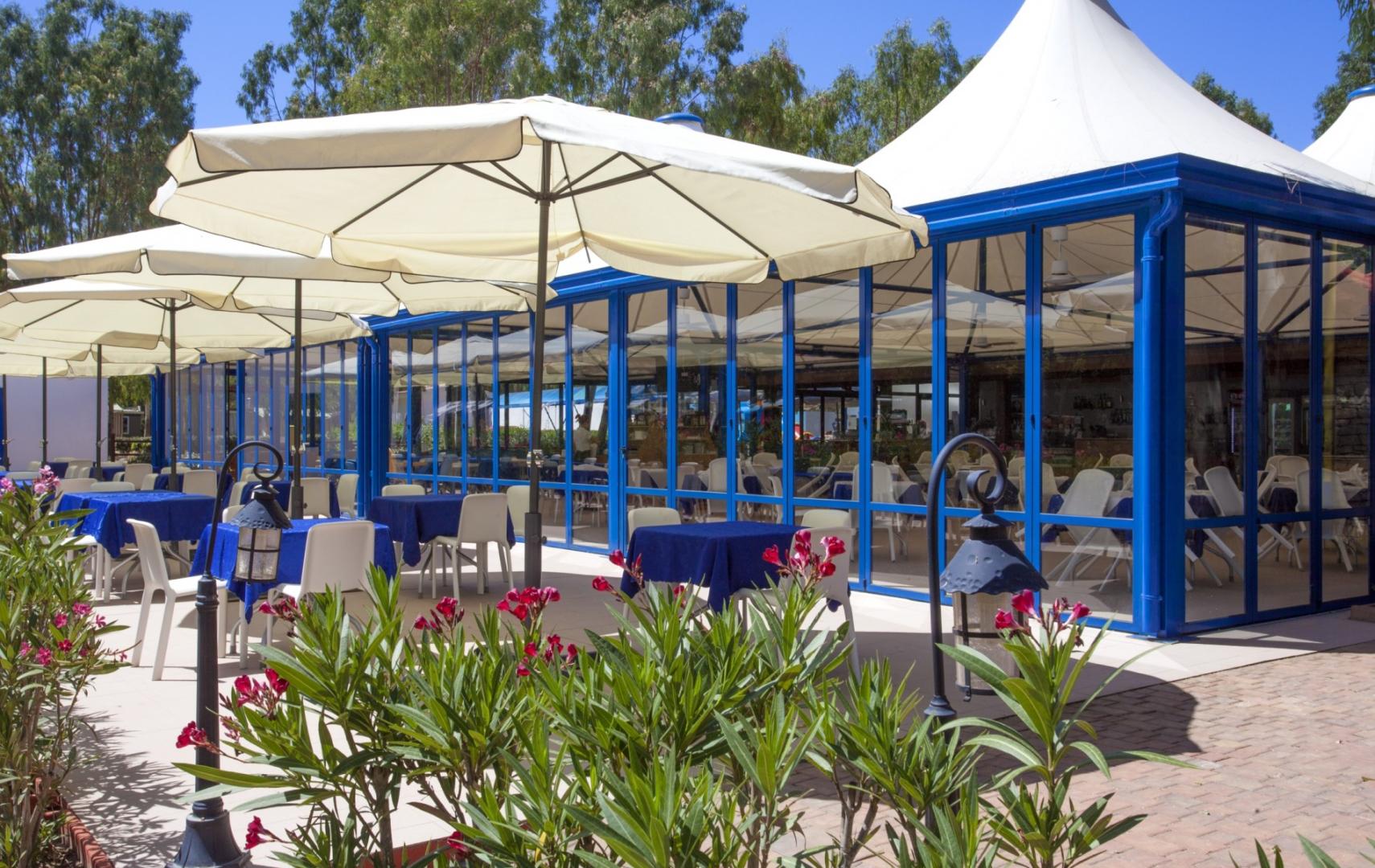 Restaurantterras buiten — Camping Village Laguna Blu