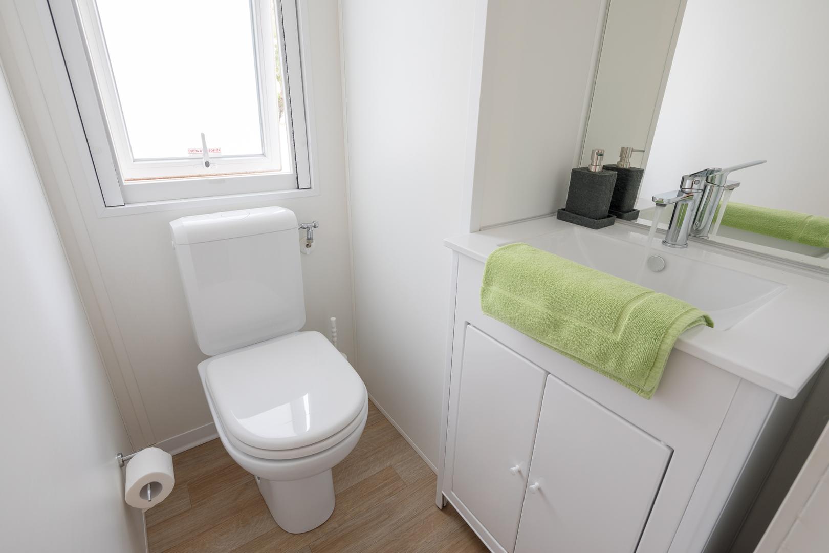 Badkamer met ligbad — Camping Village Laguna Blu