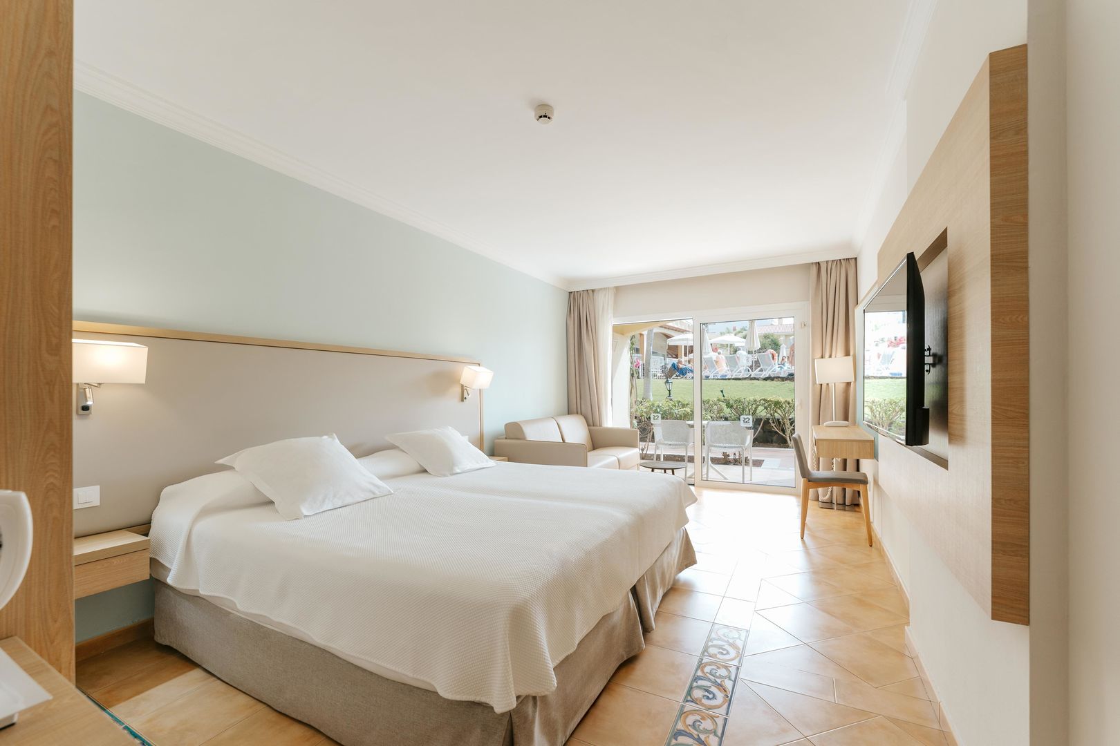 R2 Buganvilla Hotel & Spa image 1