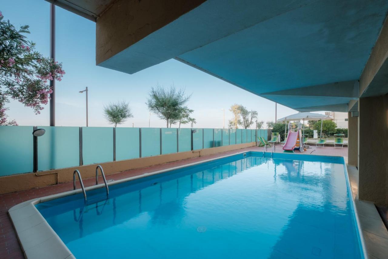 Hotel Crown foto 3