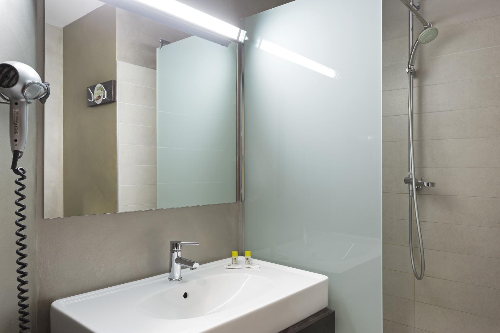 B&B HOTEL Milano Monza image 1