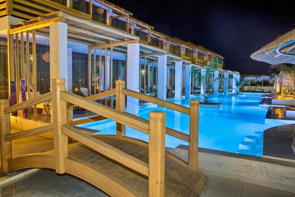 Alia Luxury Suites & Spa Beachfront Hotel foto 15