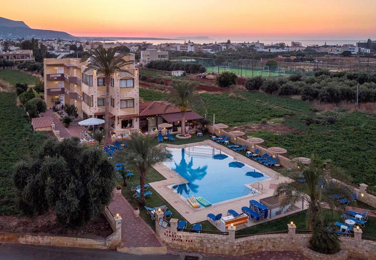 Danelis Studios & Apartments