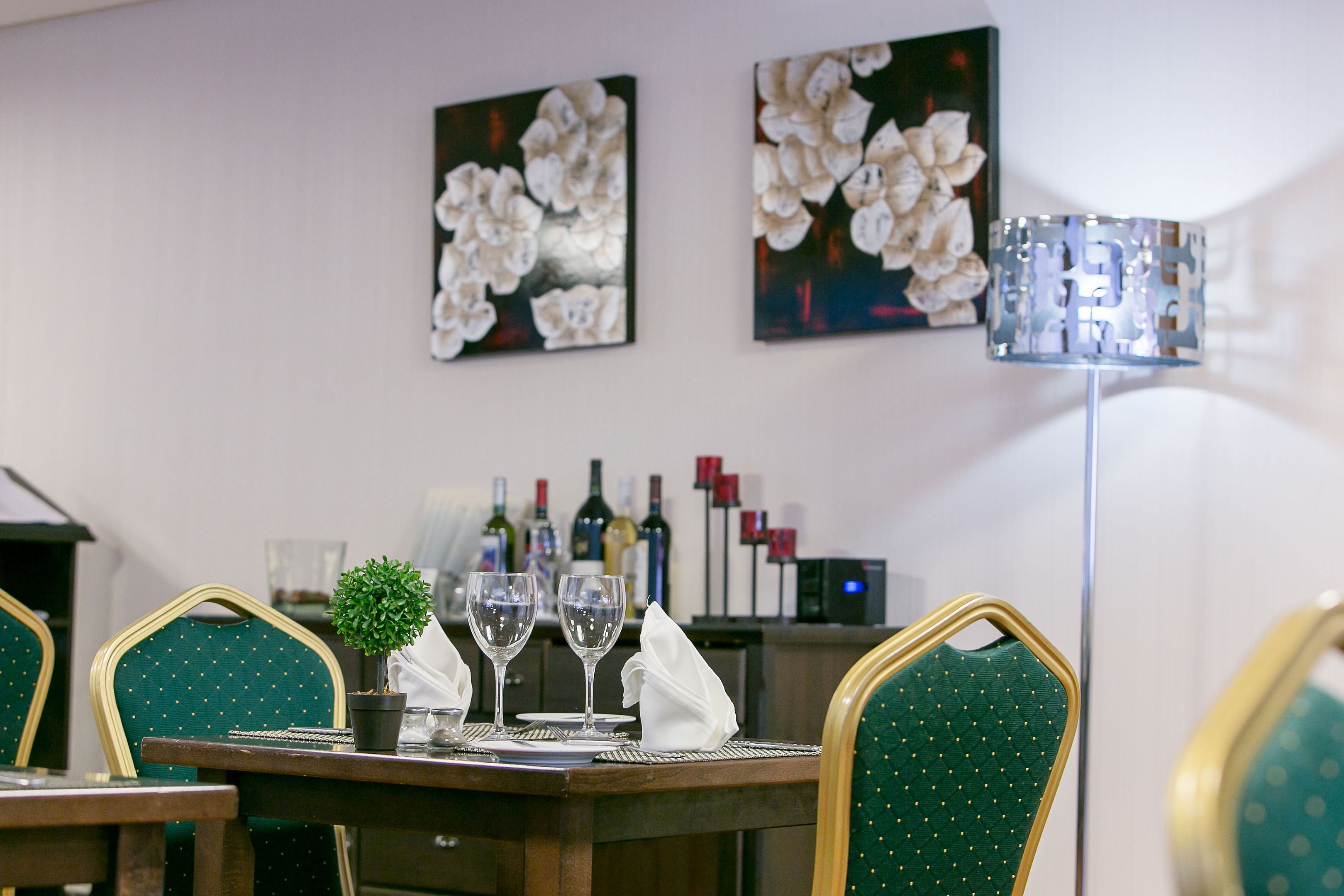 Restaurant met gedekte tafels — Exe Las Palmas