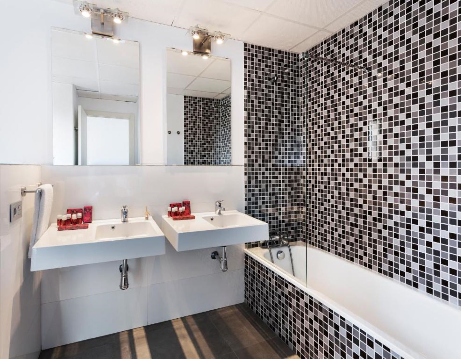 AZZ Sevilla Torre de la Plata image 1