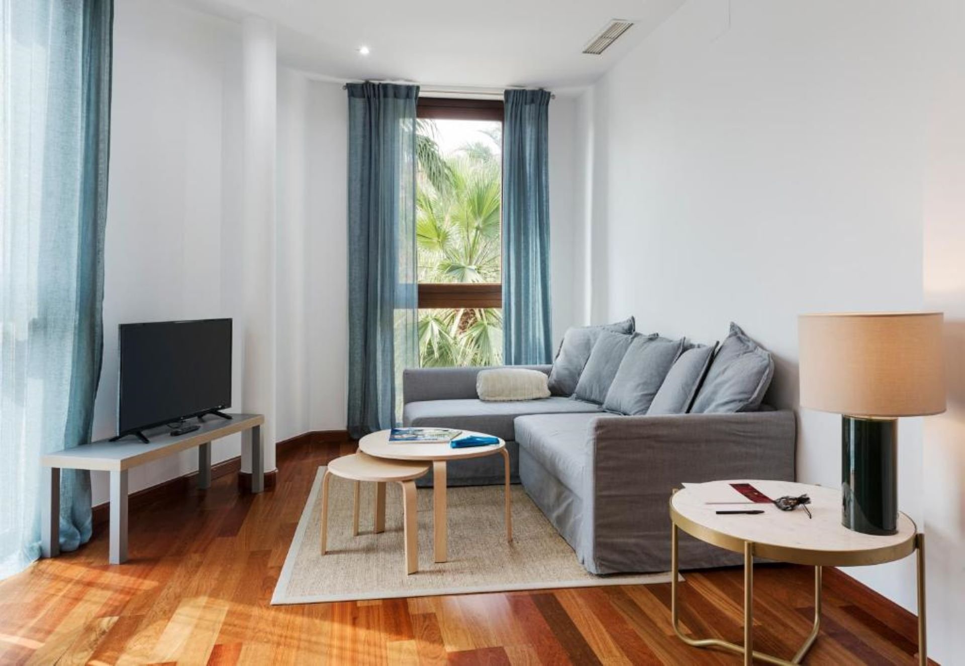 AZZ Sevilla Torre de la Plata image 3