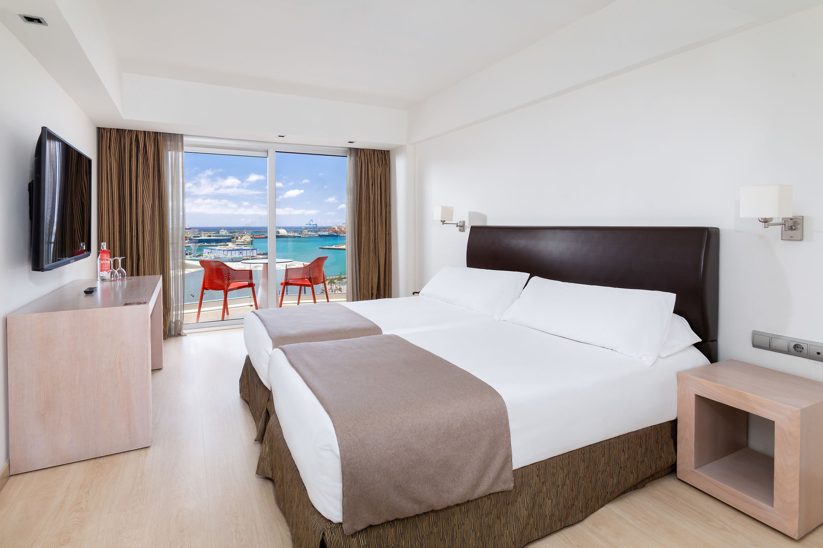 Hotel Cristina by Tigotan image 1