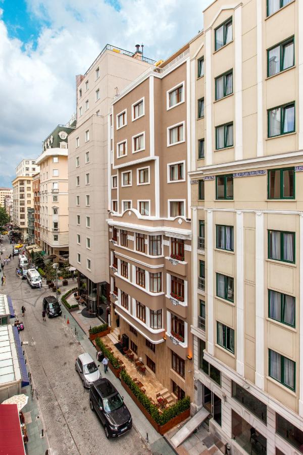 een bovenaanzicht van een straat met gebouwen bij Ferman Hilal Hotel-Special Category in Istanbul