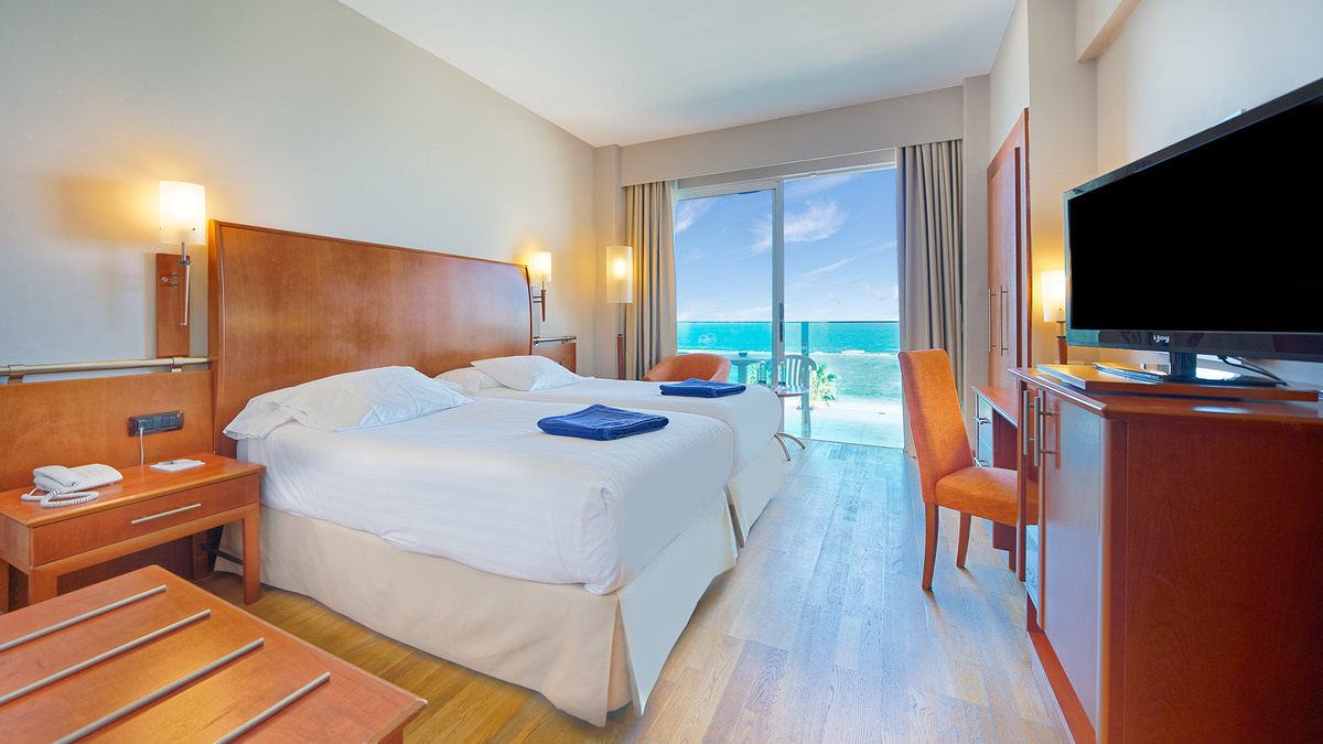 Bull Hotel Reina Isabel & Spa image 1