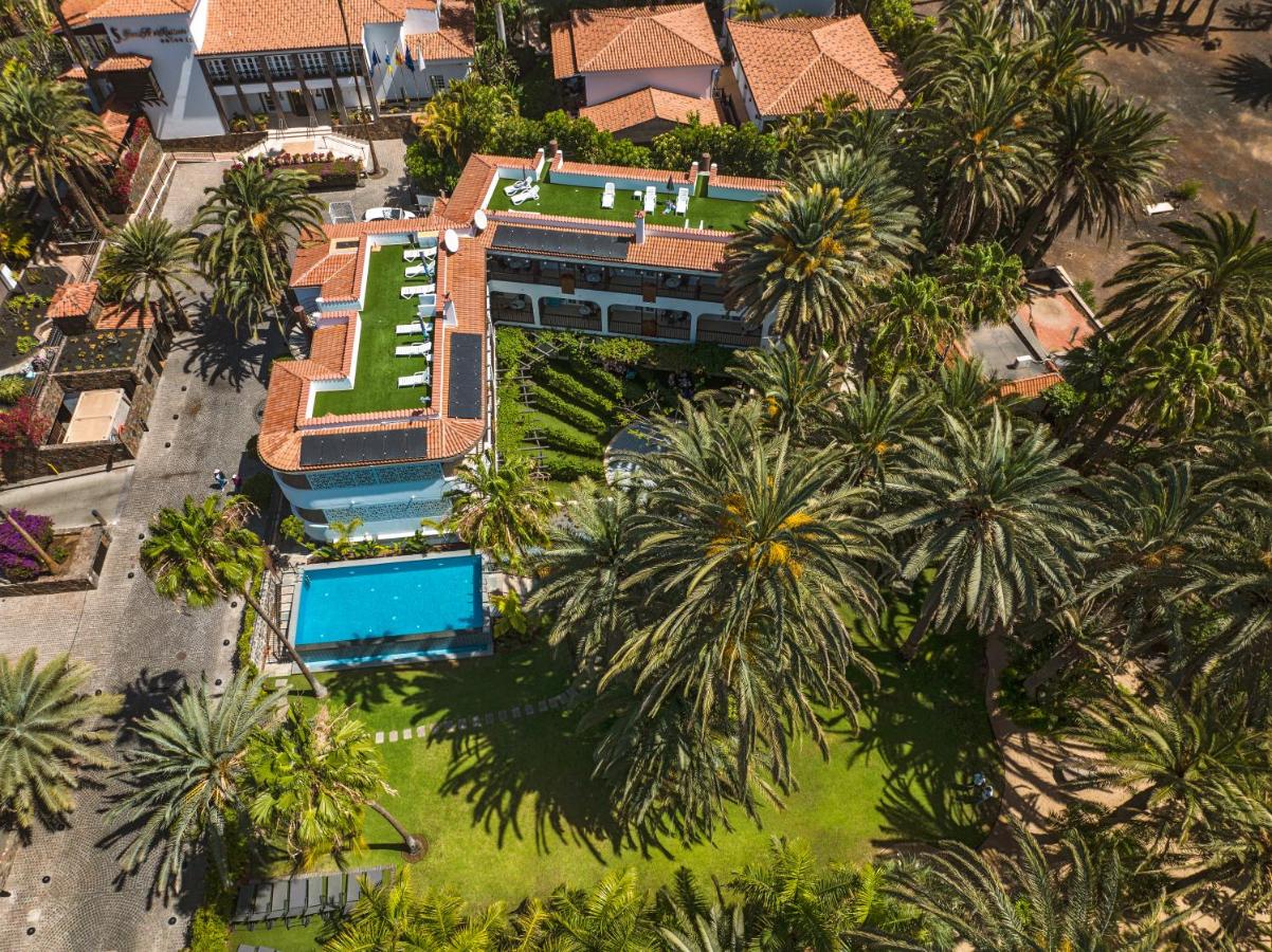 een luchtfoto van een herenhuis met palmbomen bij Eden Meloneras by TAM Resorts in Maspalomas