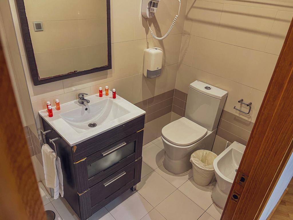 Badkamer met ligbad — Apartamentos Costera del Mar By Mc