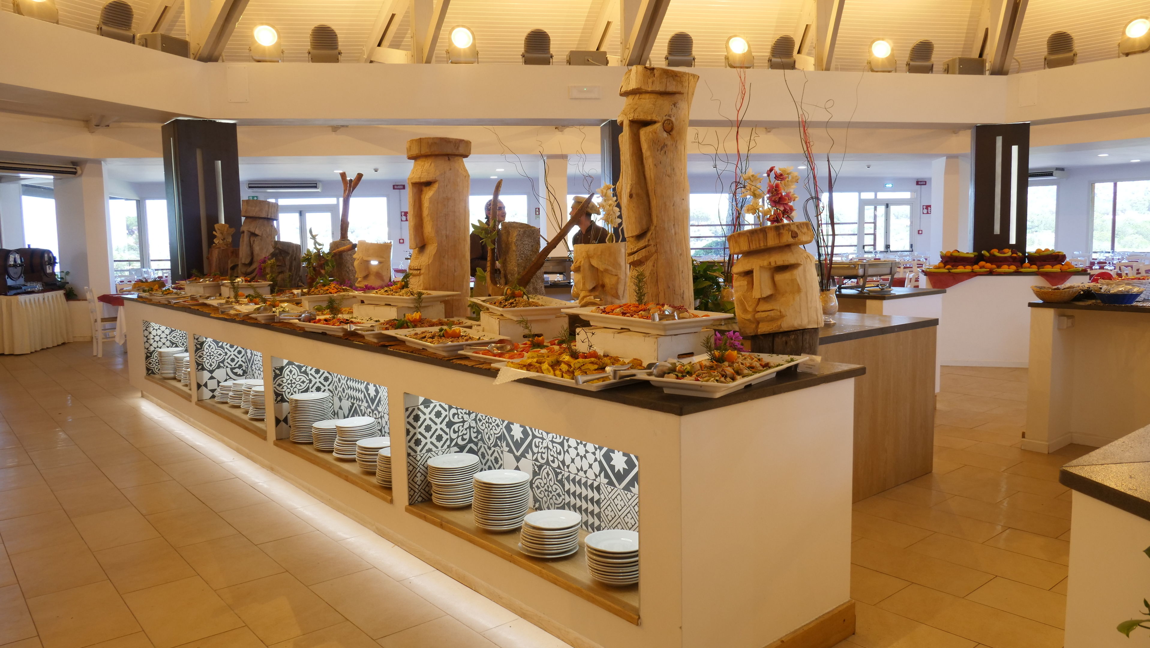 Restaurant met gedekte tafels — Club Esse Cala Bitta