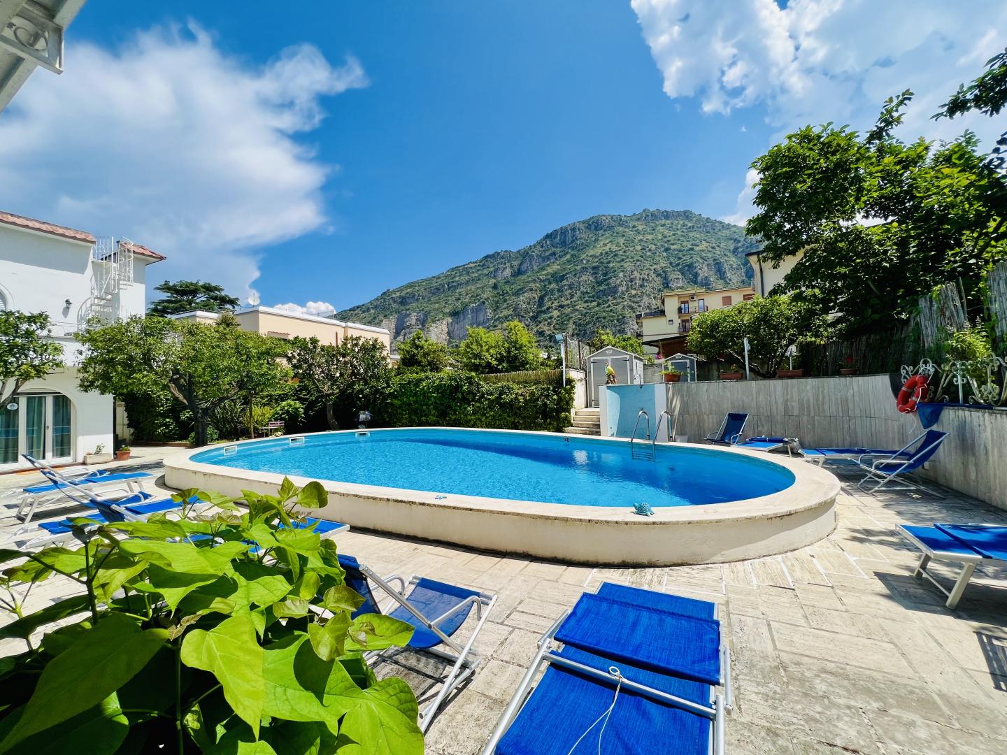 Villa Sorrento Resort - B&B image 0
