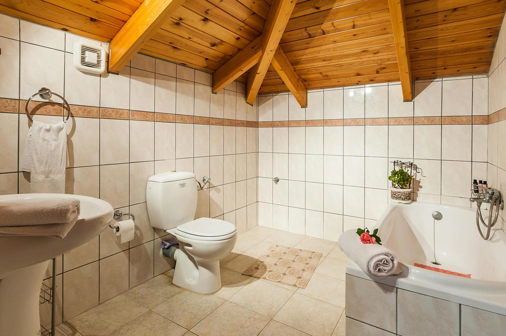 Kavos Psarou Studios & Apartments image 3