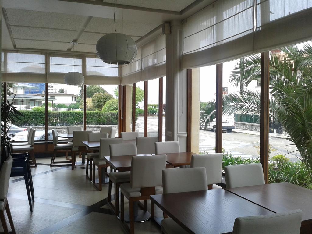 Hotel Las Rocas Playa image 3