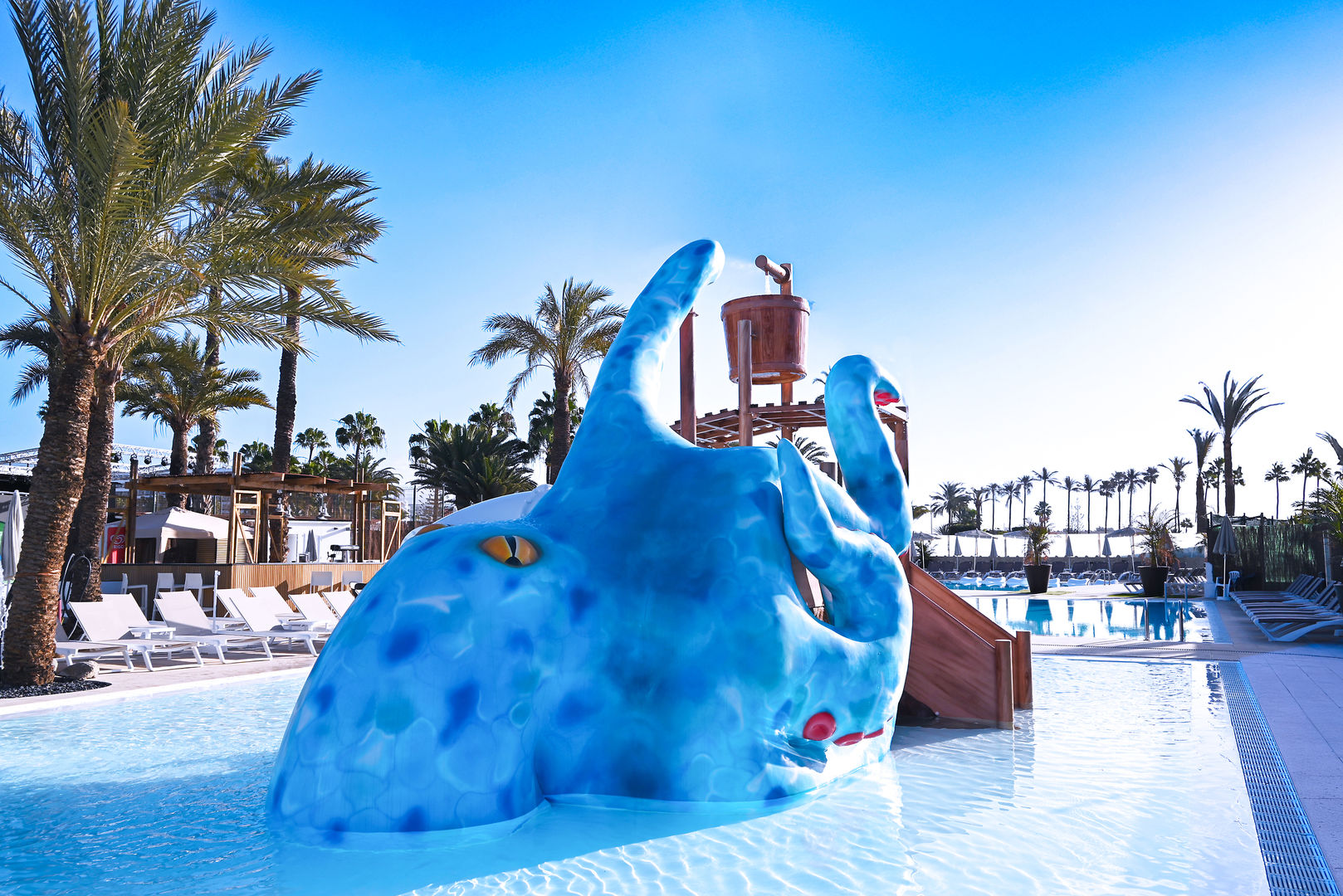 HL Miraflor Suites Hotel image 3