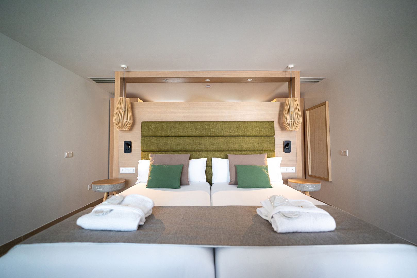 HL Miraflor Suites Hotel image 1