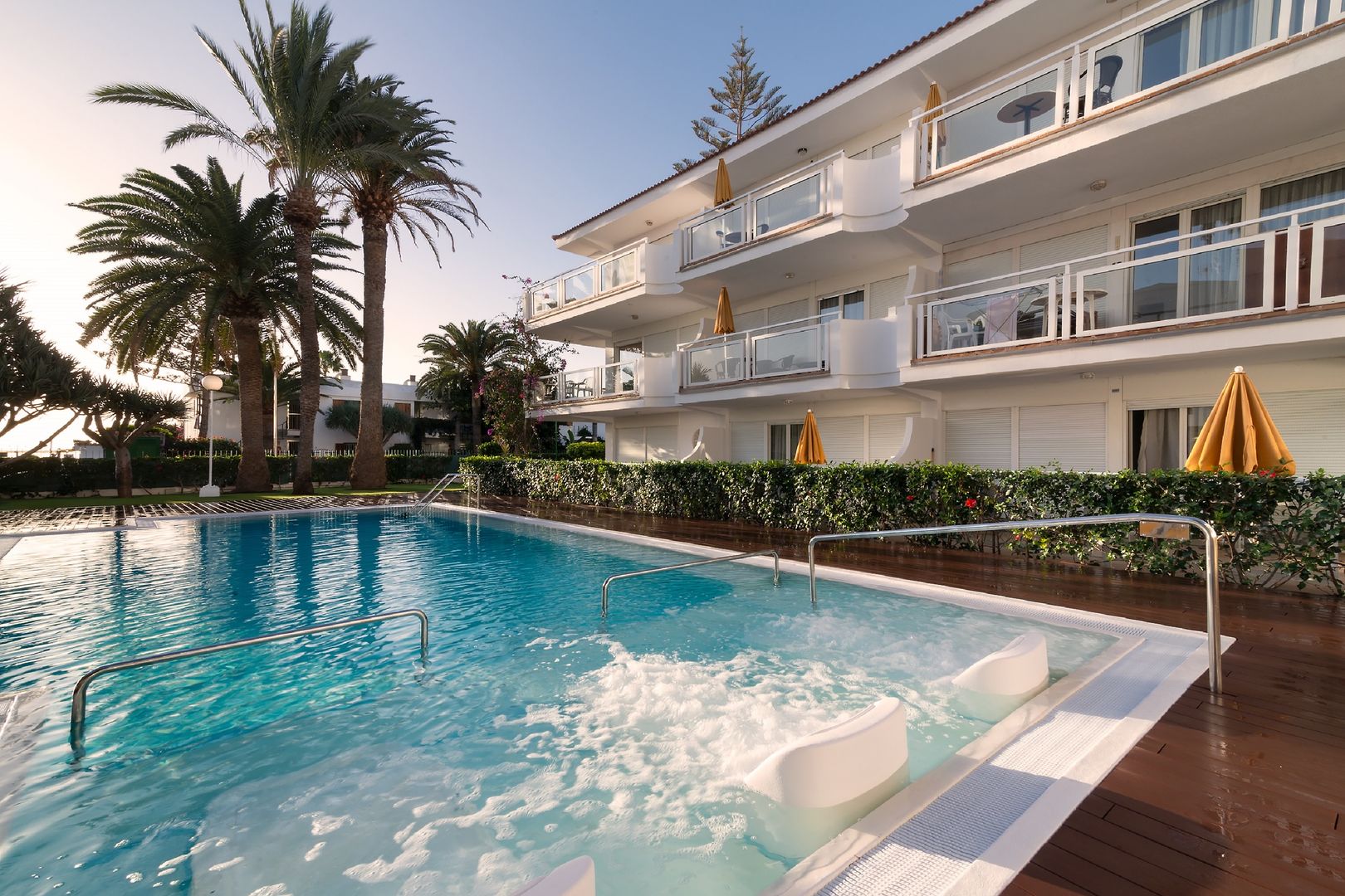 Apartamentos Montemayor image 0