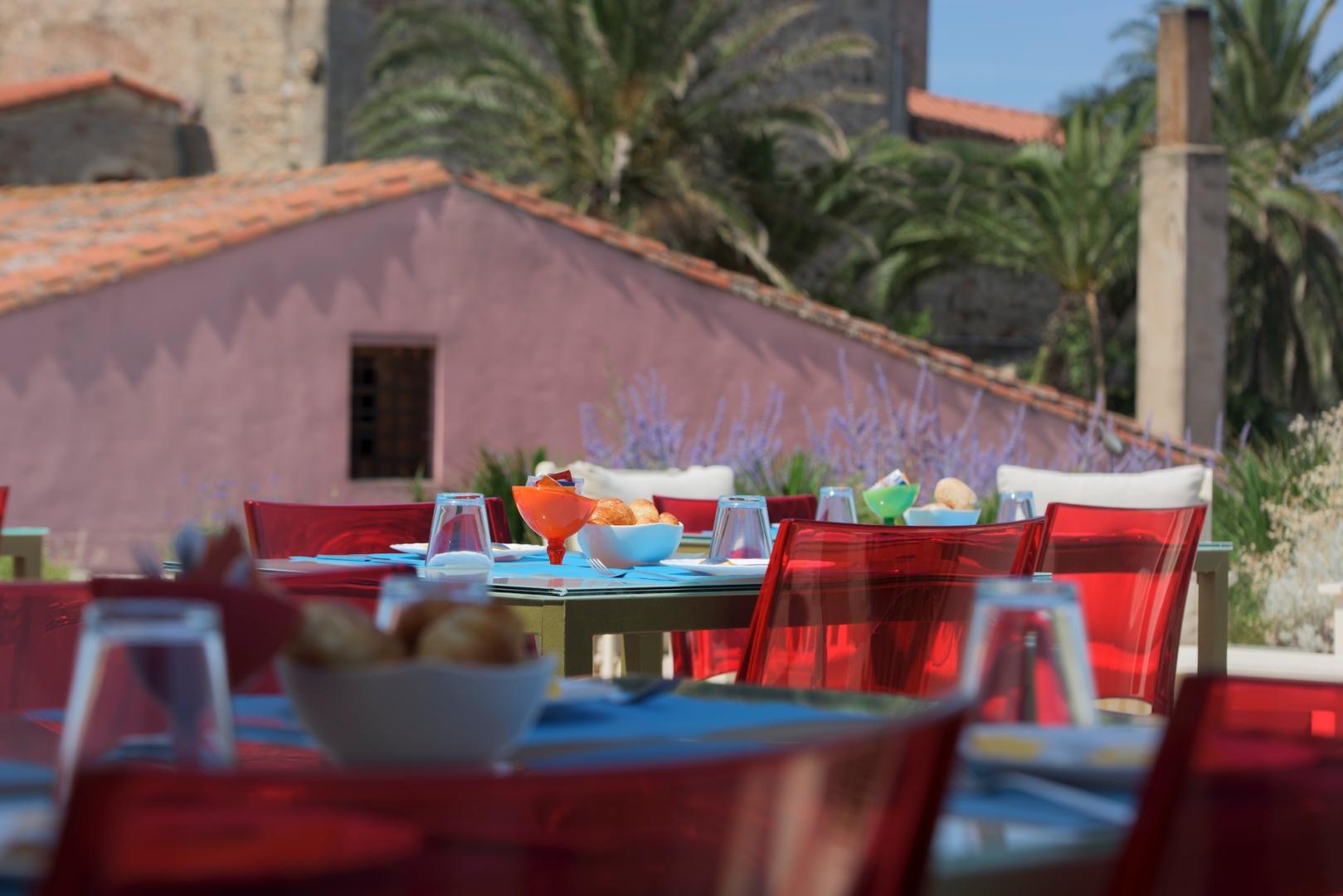 Restaurantterras buiten — Aquae Sinis Albergo Diffuso