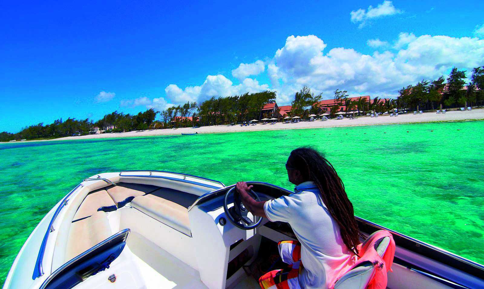Crystals Beach Resort Belle Mare, a member of Radisson Individuals foto 17