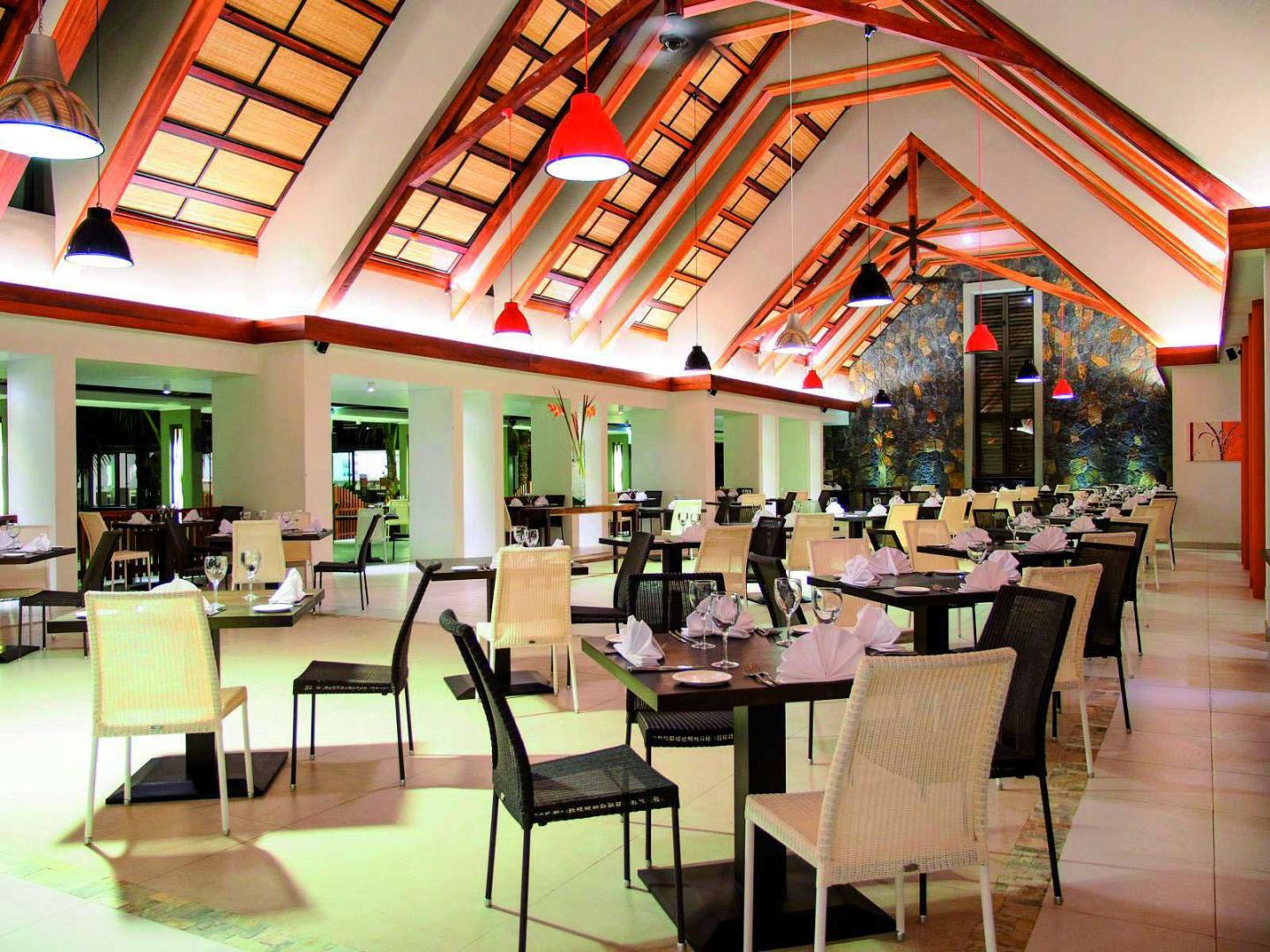 Crystals Beach Resort Belle Mare, a member of Radisson Individuals foto 48