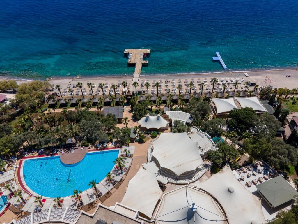 Latanya Park Resort image 0