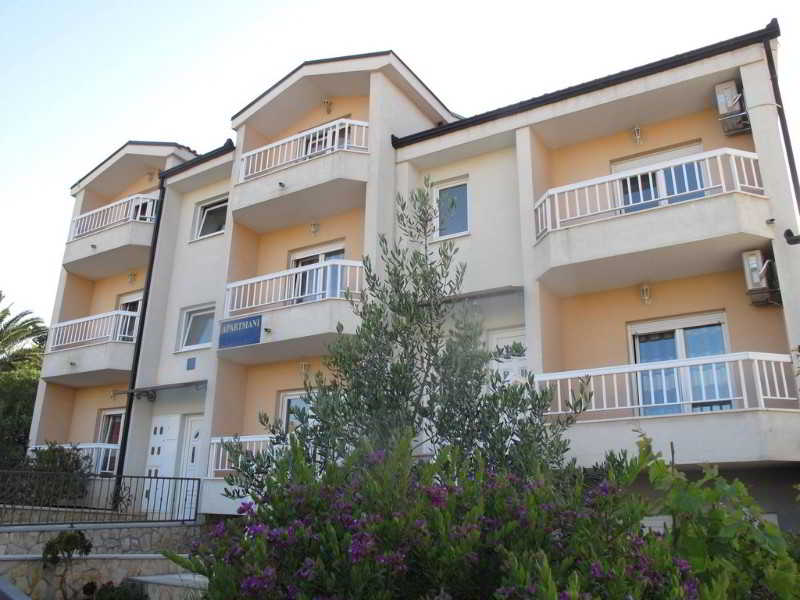 Apartments Mia image 0