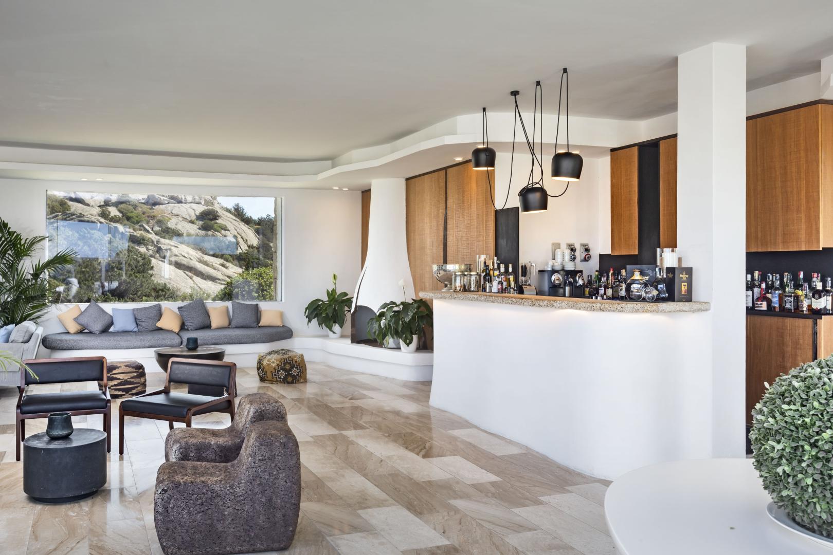 Lobby met receptie — Grand Relais dei Nuraghi