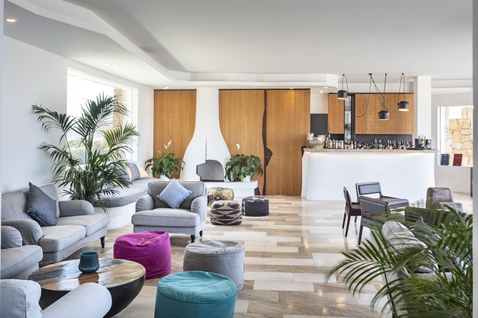 Lobby met receptie — Grand Relais dei Nuraghi