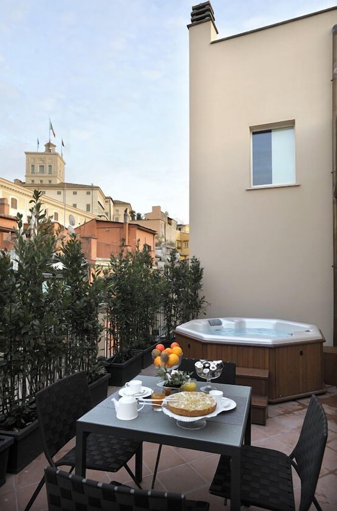 Trevi Palace Luxury Inn image 0