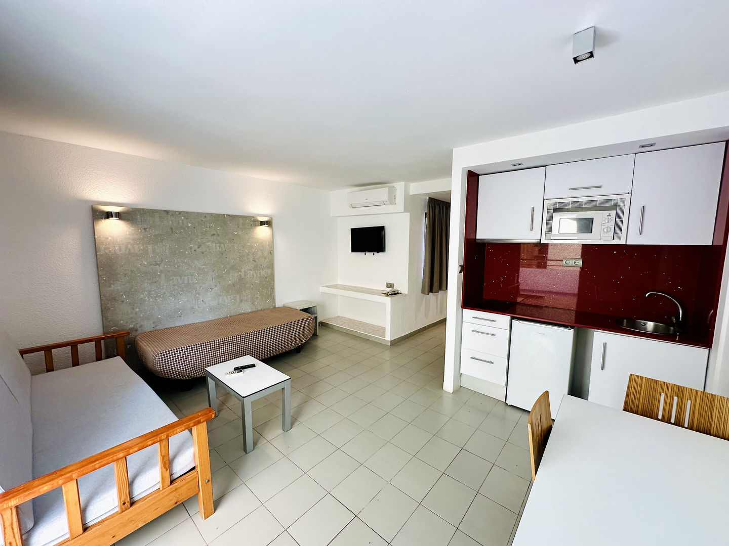 Ibiza Jet Apartments image 3