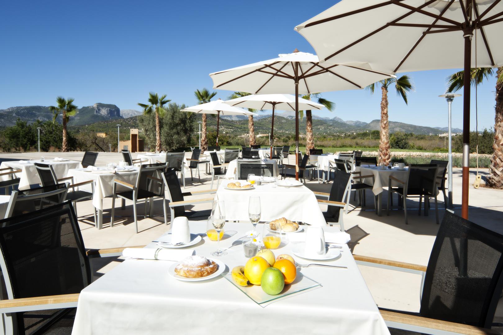 Restaurantterras buiten — Sa Cabana Hotel Rural & SPA