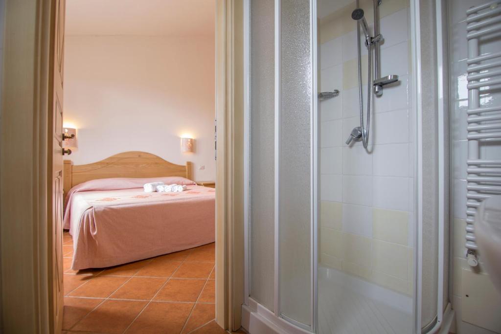Kamer met tweepersoonsbed — Hotel Gorropu