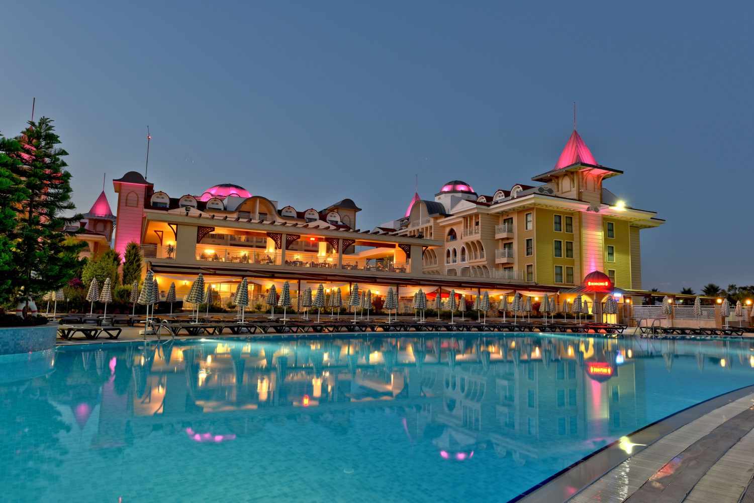 Side Star Resort image 1