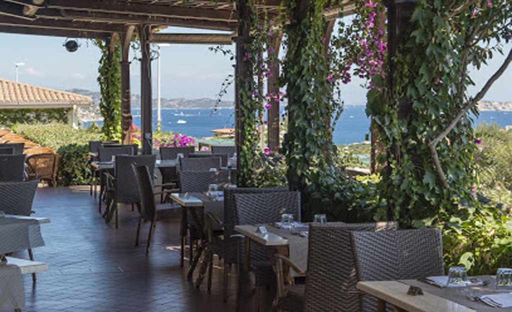 Restaurantterras buiten — Hotel Palau
