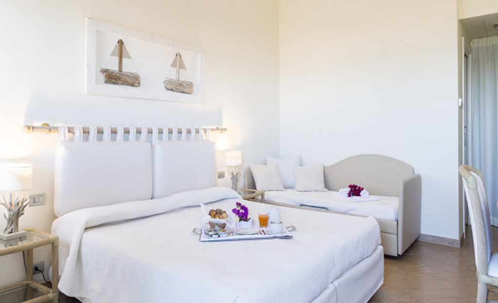 Relaxruimte met ligbedden — Hotel Palau