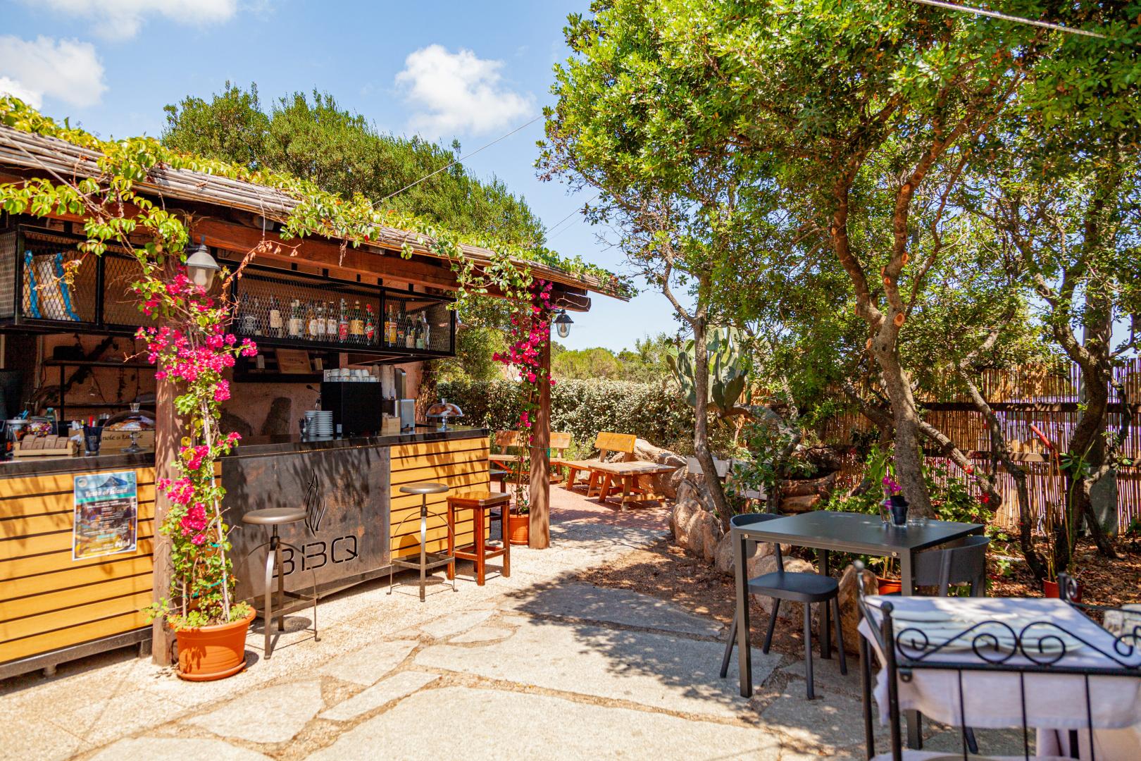 Binnenplaats — Aparthotel Lu Nibareddu